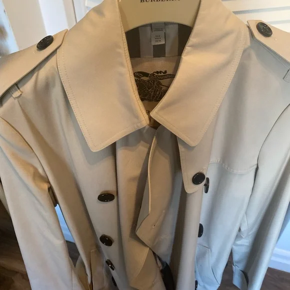 New, never worn. Women's Classic Burberry trench coat - size 8 US - Picture 12 of 12